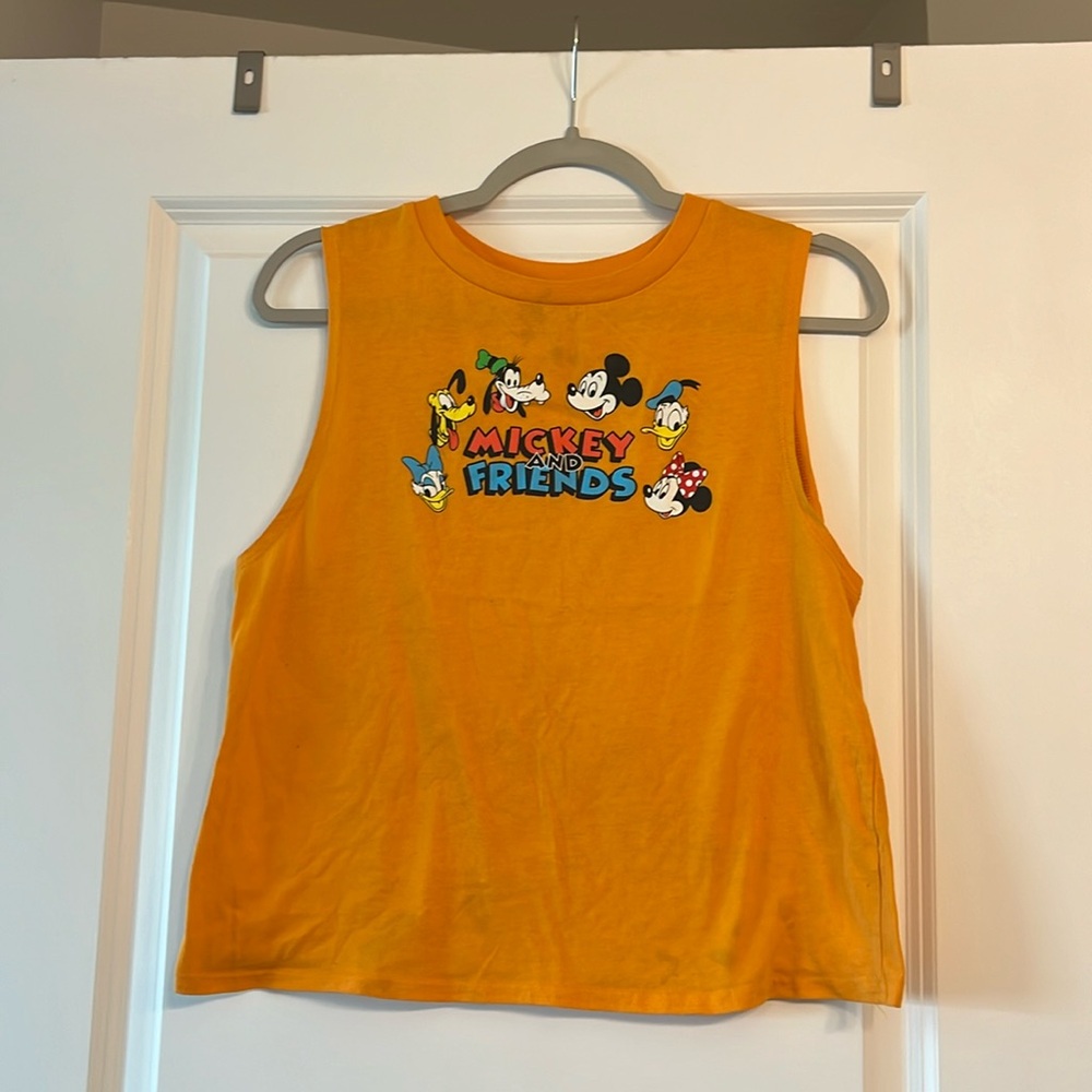 love this sleeveless disney top!!